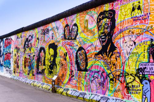 # 2 Берлинская Стена