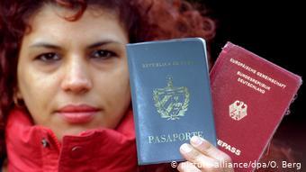 Двойное гражданство (фото-alliance / dpa / O. Berg)
